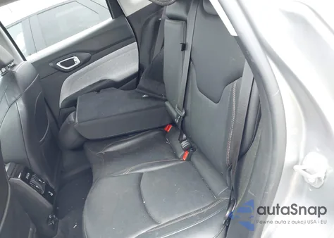 2022 Jeep Compass Latitude Lux 4X4 z USA, uszkodzony, nr VIN 3C4NJDFB5NT112287